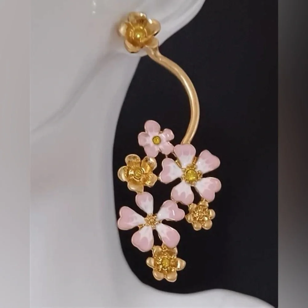 OSCAR DE LA RENTA • Flower Cluster Earrings Pink Enamel Gold Post drop